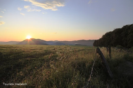De zonsopgang boven de baai van Medebach.