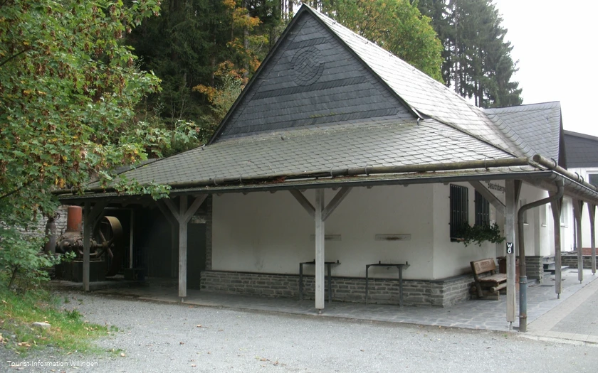 eingang-gebaeude-bergwerk-willingen.jpg