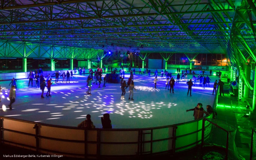 eissporthalle-willingen-eisdisco-gruen c) kurbetrieb-willingen.jpg