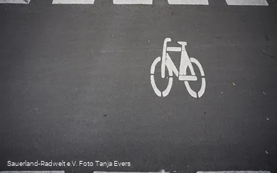 Fahrradpiktogram  auf Radweg