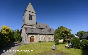 Kirche Usseln Außenansicht