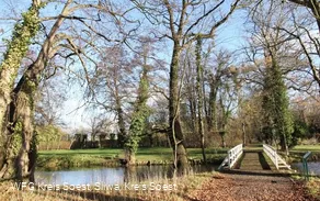 Holzbrücke im Schlosspark