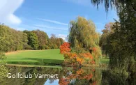 Farbenzauber im Frühherbst auf dem Golfplatz