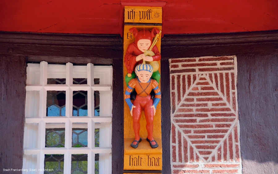 Huckepack-Figur am Rathaus Frankenberg (Eder)