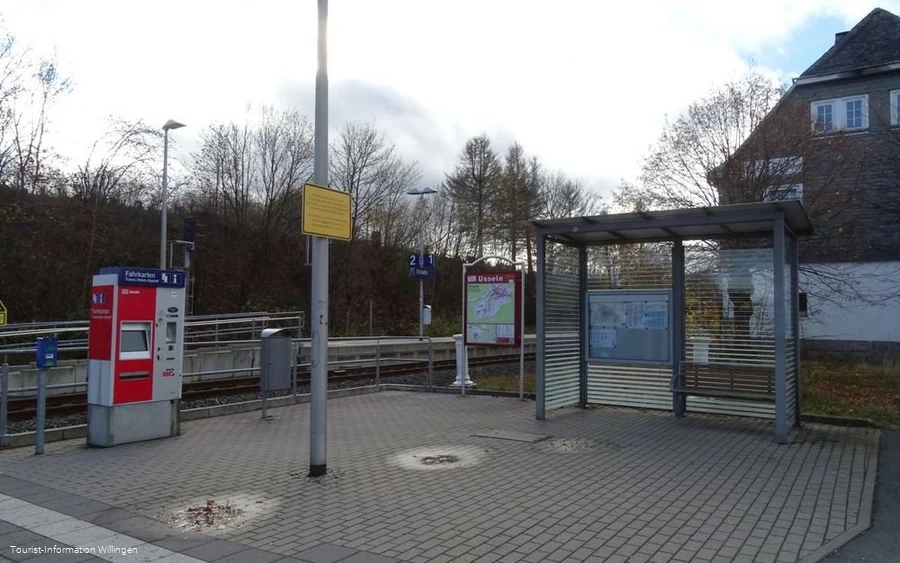 bahnhof-usseln-vorplatz c) tourist-imfo-willingen.jpg