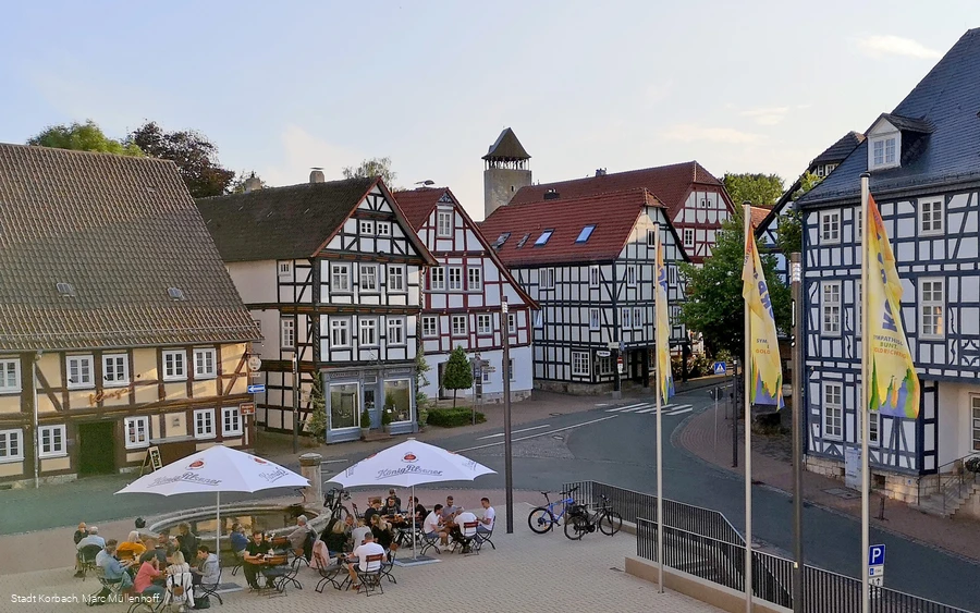 Rathausvorplatz Gastro Fachwerkkulisse