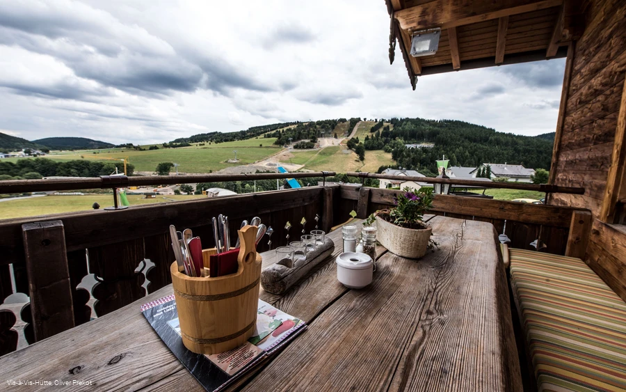 vis-à-vis-hütte-willingen-balkon.jpg