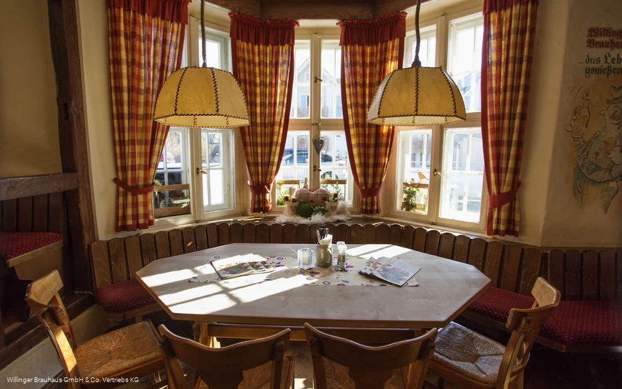 Gemütlicher Sitzplatz im Erker im Willinger Brauhaus