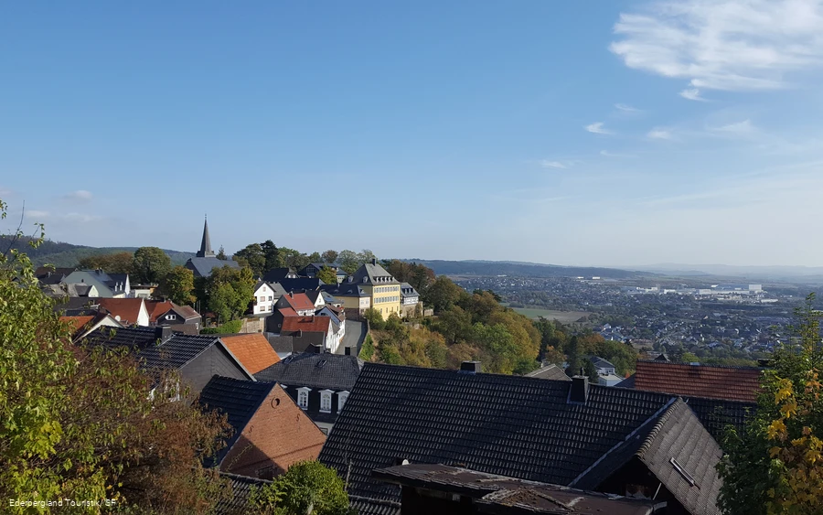 Blick auf die Neuburg in Battenberg (Eder)