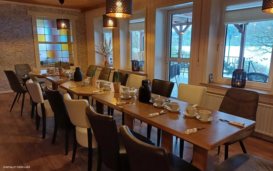 Gruppentisch im Gasthaus