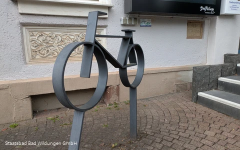 Fahrradständer und Ladestation