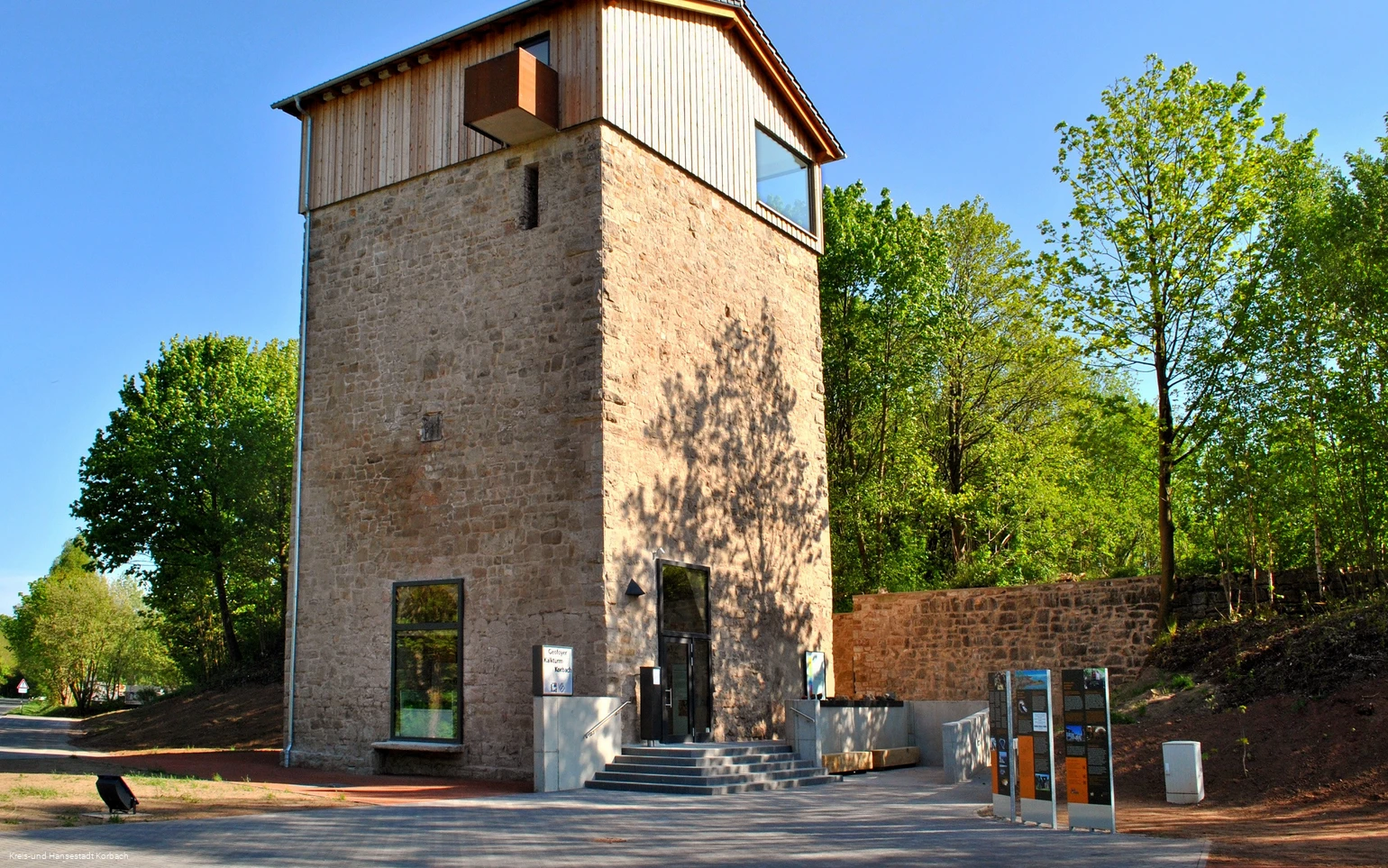 Die Korbacher Spalte - Fossilienfundstätte / Geofoyer Kalkturm Korbach