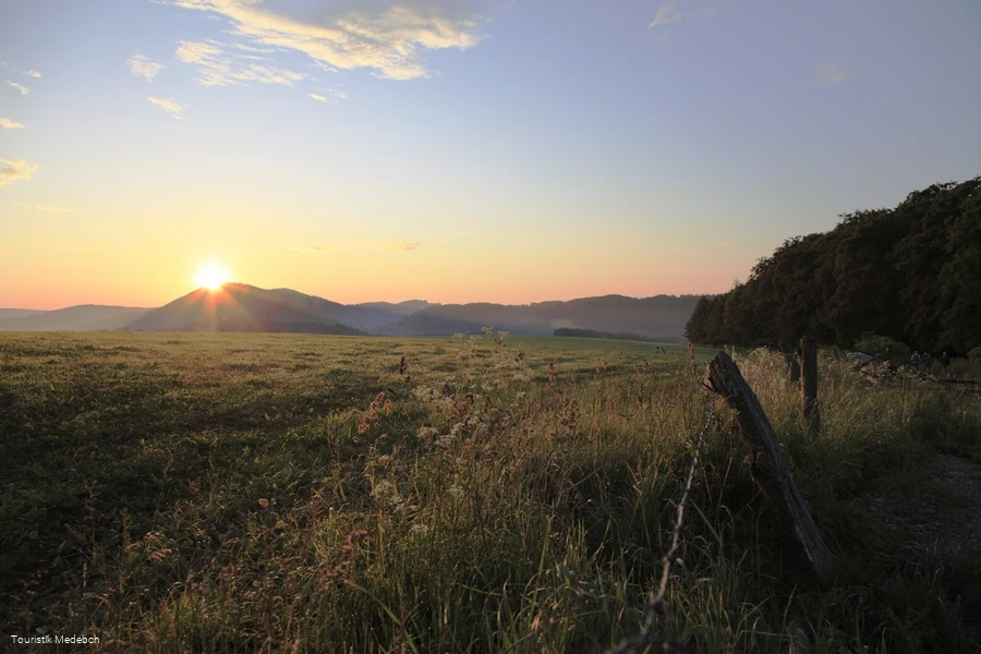 De zonsopgang boven de baai van Medebach.
