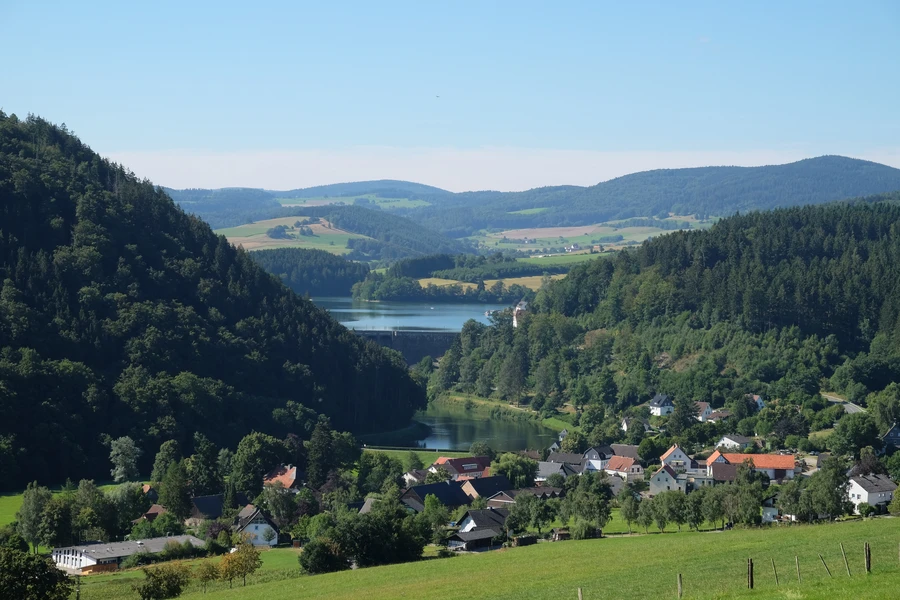 NP Diemelsee_zicht vanaf Waldroute Helminghausen_B (1).jpg