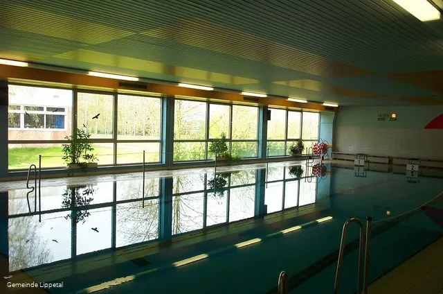 Schwimmbad rechts