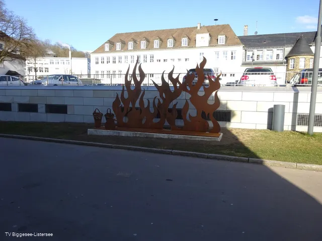 Skulptur Feuer löschen