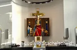 Altarraum im Erweitreungsbau der St. Clemenskirche in Drolshagen.JPG