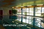 Schwimmbad links
