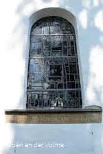 Die Kirchenfenster der Ortskirche