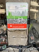 E-Bike Ladestation vor dem Wilhelm 9