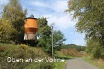 Der Wasserturm steht bei der Ortschaft Krummenerl